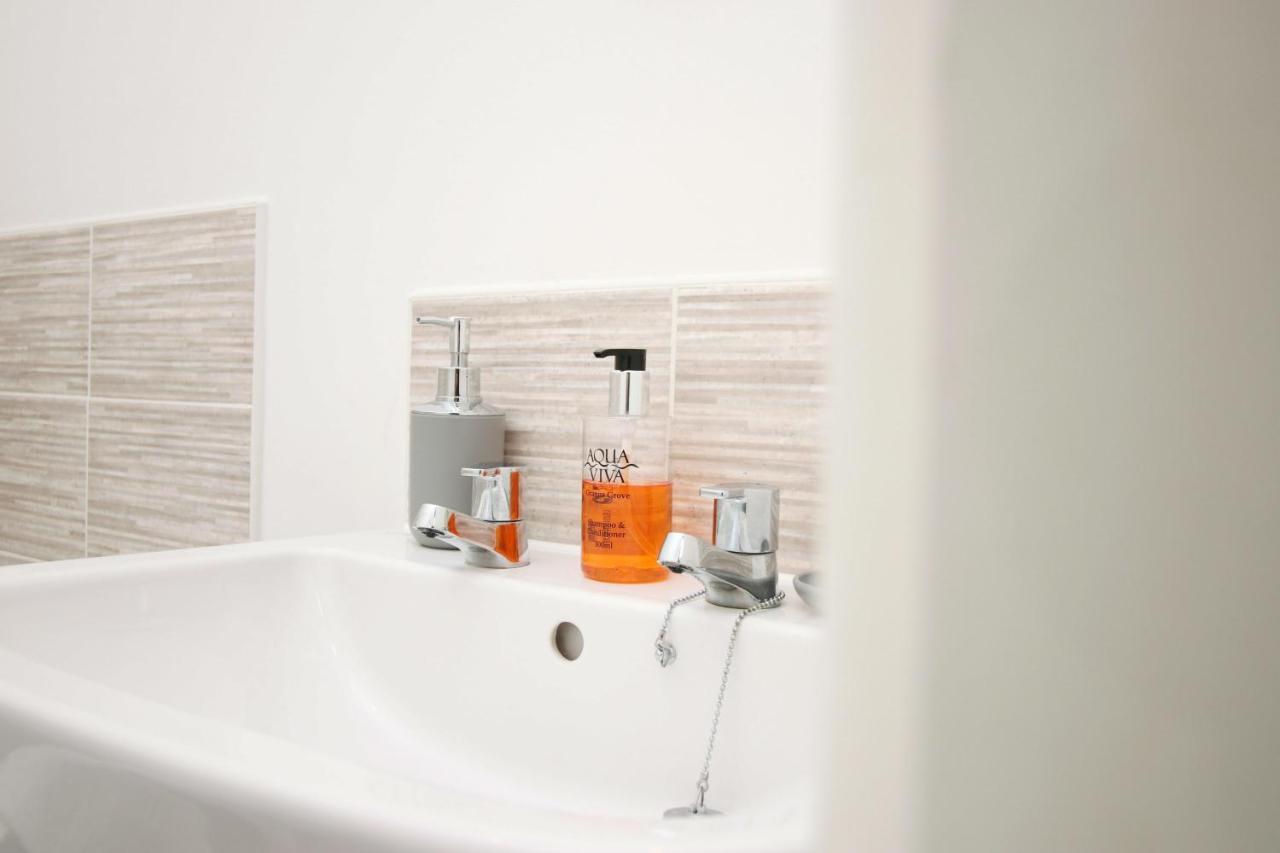 Beachview By Mia Living Close To Beach, Free Parking, Modern 2 Bedroom Apartment Barry Eksteriør billede